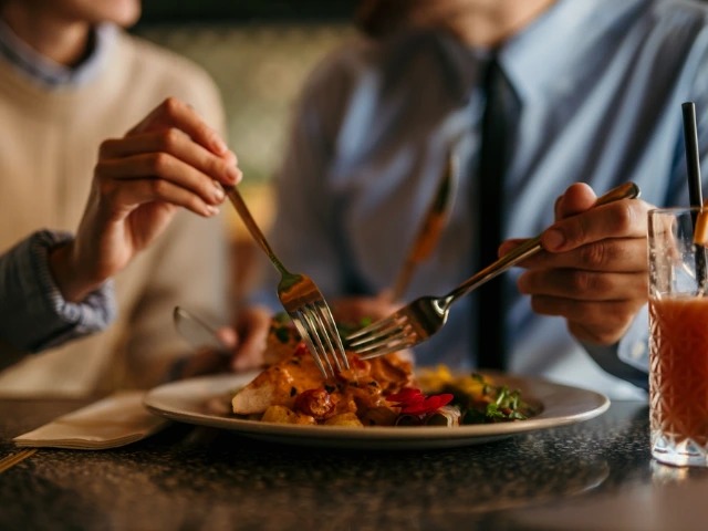 Yurt dışı restoran harcamalarınıza 1.000 TL indirim ayrıcalığı!